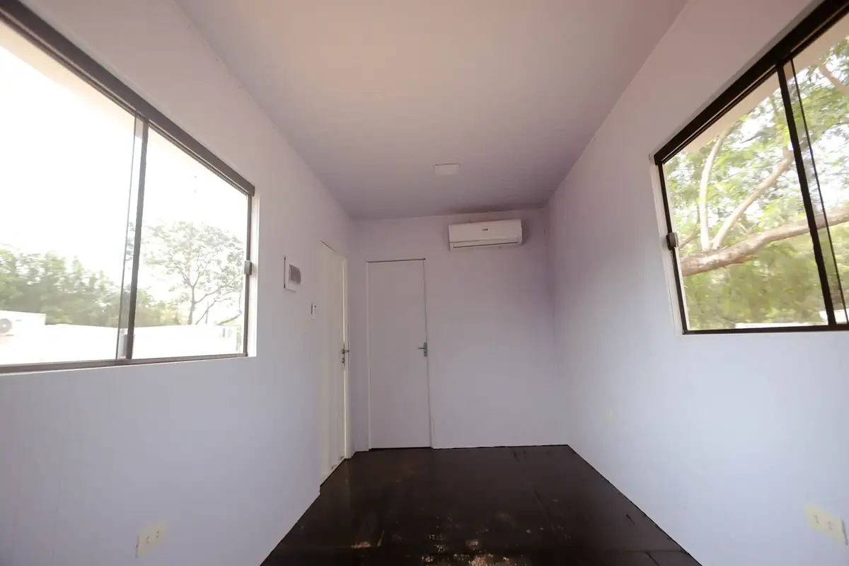 Oficinas de contenedores: interior luminoso y climatizado, listo para trabajar