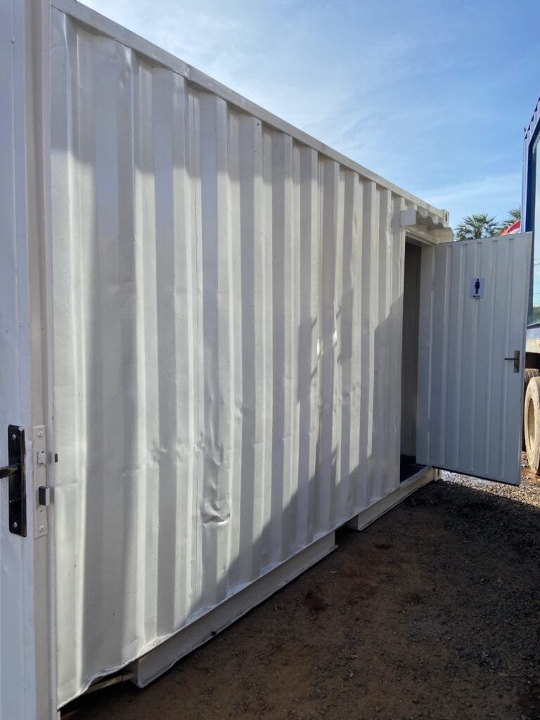 Interior del baño modular sexado Rapitainer - Sector damas con lavamanos